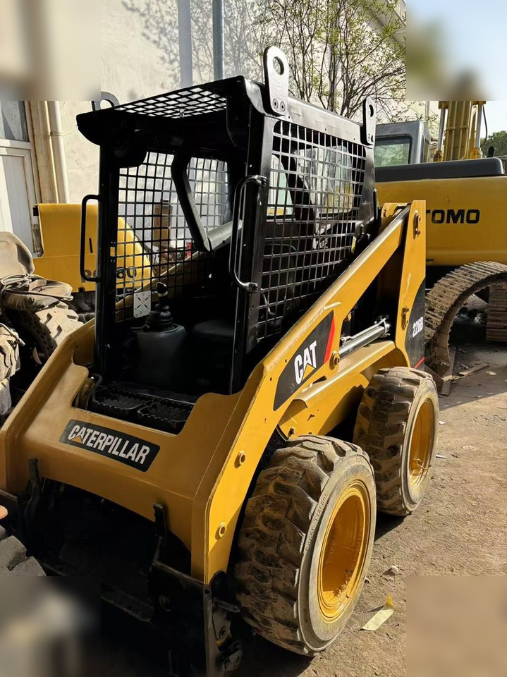 CATERPILLAR 226B - Mini chargeuse: photos 3 CATERPILLAR 226B - Mini chargeuse: photos 3