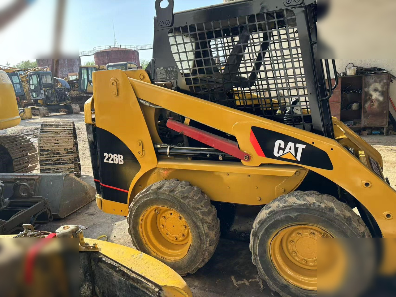 CATERPILLAR 226B - Mini chargeuse: photos 2 CATERPILLAR 226B - Mini chargeuse: photos 2