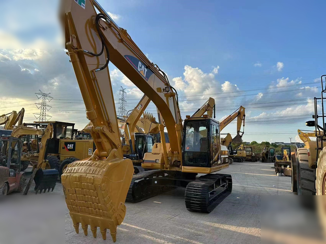 CATERPILLAR 320BL - Pelle sur chenille: photos 2 CATERPILLAR 320BL - Pelle sur chenille: photos 2