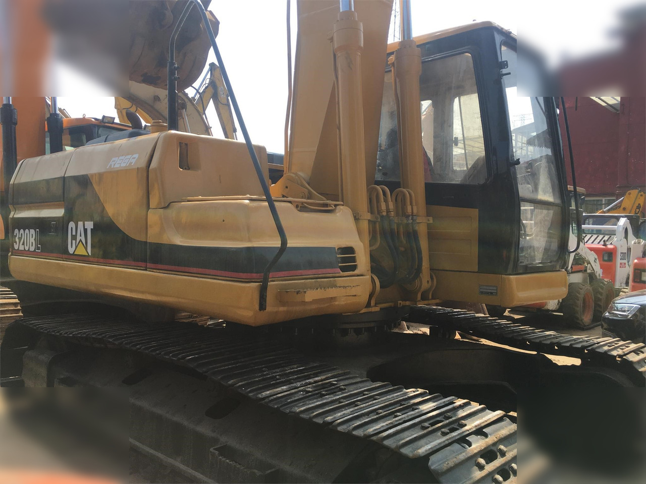 CATERPILLAR 320BL - Pelle sur chenille: photos 2 CATERPILLAR 320BL - Pelle sur chenille: photos 2
