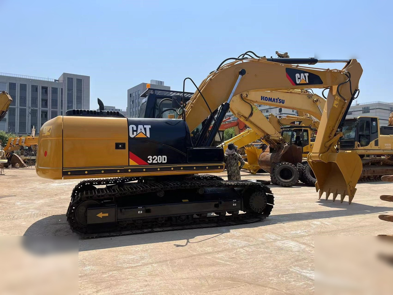 CATERPILLAR 320D - Pelle sur chenille: photos 2 CATERPILLAR 320D - Pelle sur chenille: photos 2
