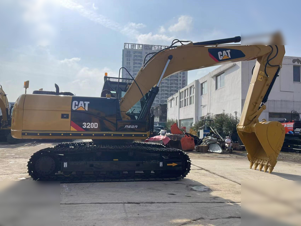 CATERPILLAR 320D - Pelle sur chenille: photos 1 CATERPILLAR 320D - Pelle sur chenille: photos 1