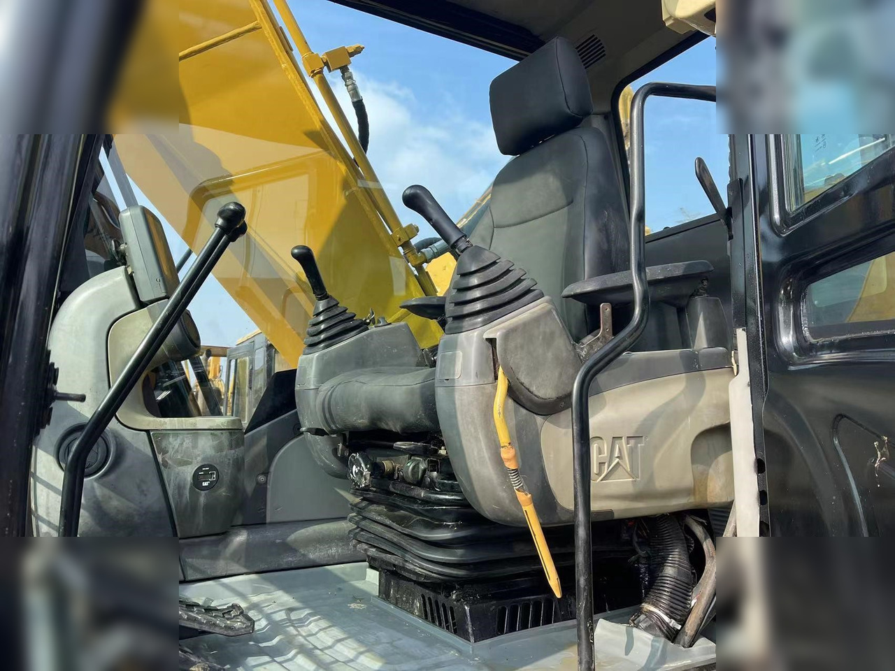 CATERPILLAR 320D - Pelle sur chenille: photos 4 CATERPILLAR 320D - Pelle sur chenille: photos 4
