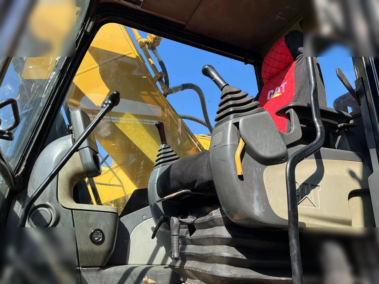 CATERPILLAR 320D - Pelle sur chenille: photos 5 CATERPILLAR 320D - Pelle sur chenille: photos 5