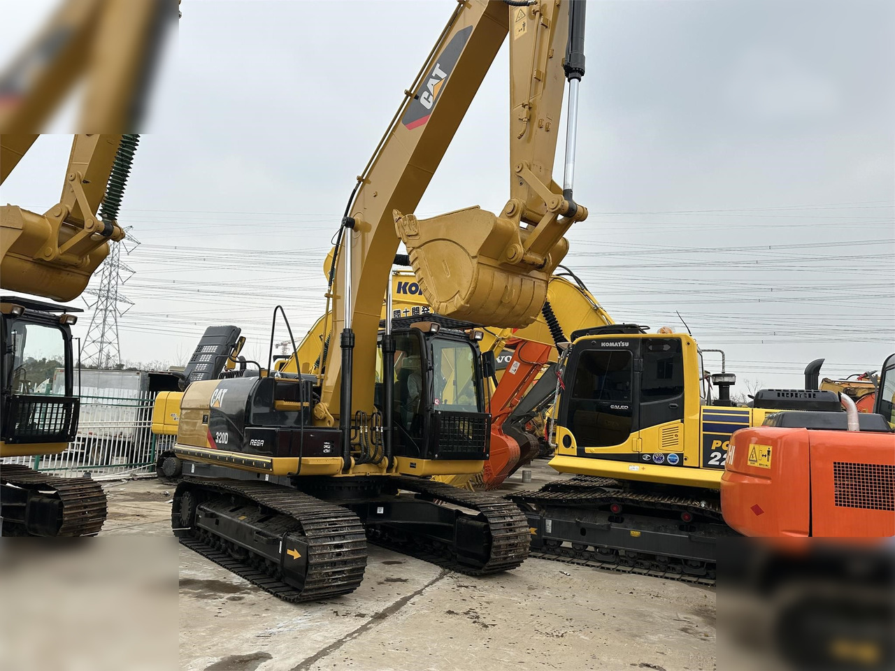 CATERPILLAR 320D - Pelle sur chenille: photos 3 CATERPILLAR 320D - Pelle sur chenille: photos 3