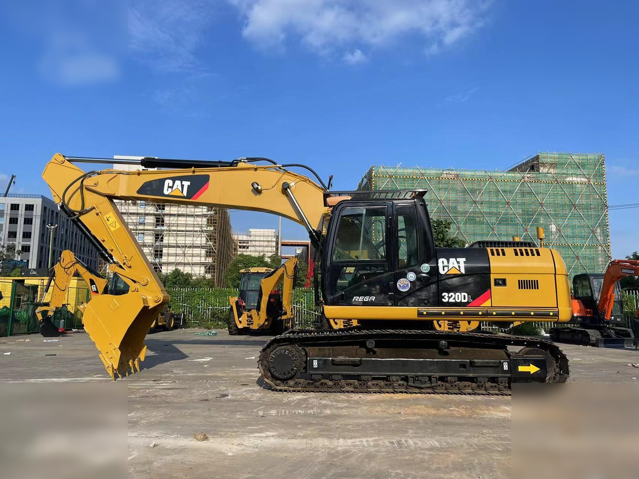 CATERPILLAR 320DL - Pelle sur chenille: photos 1 CATERPILLAR 320DL - Pelle sur chenille: photos 1