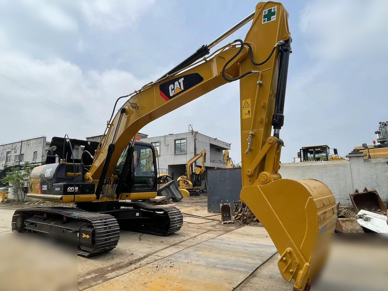 CATERPILLAR 320DL - Pelle sur chenille: photos 4 CATERPILLAR 320DL - Pelle sur chenille: photos 4