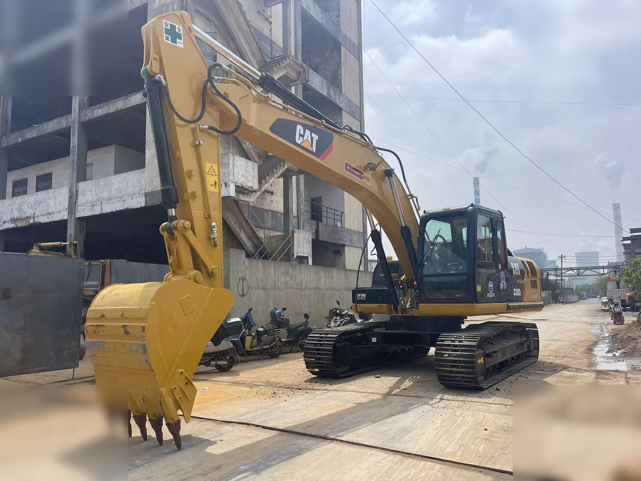 CATERPILLAR 320DL - Pelle sur chenille: photos 1 CATERPILLAR 320DL - Pelle sur chenille: photos 1