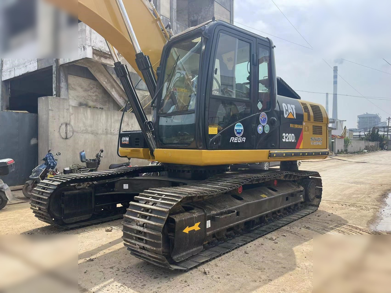 CATERPILLAR 320DL - Pelle sur chenille: photos 3 CATERPILLAR 320DL - Pelle sur chenille: photos 3