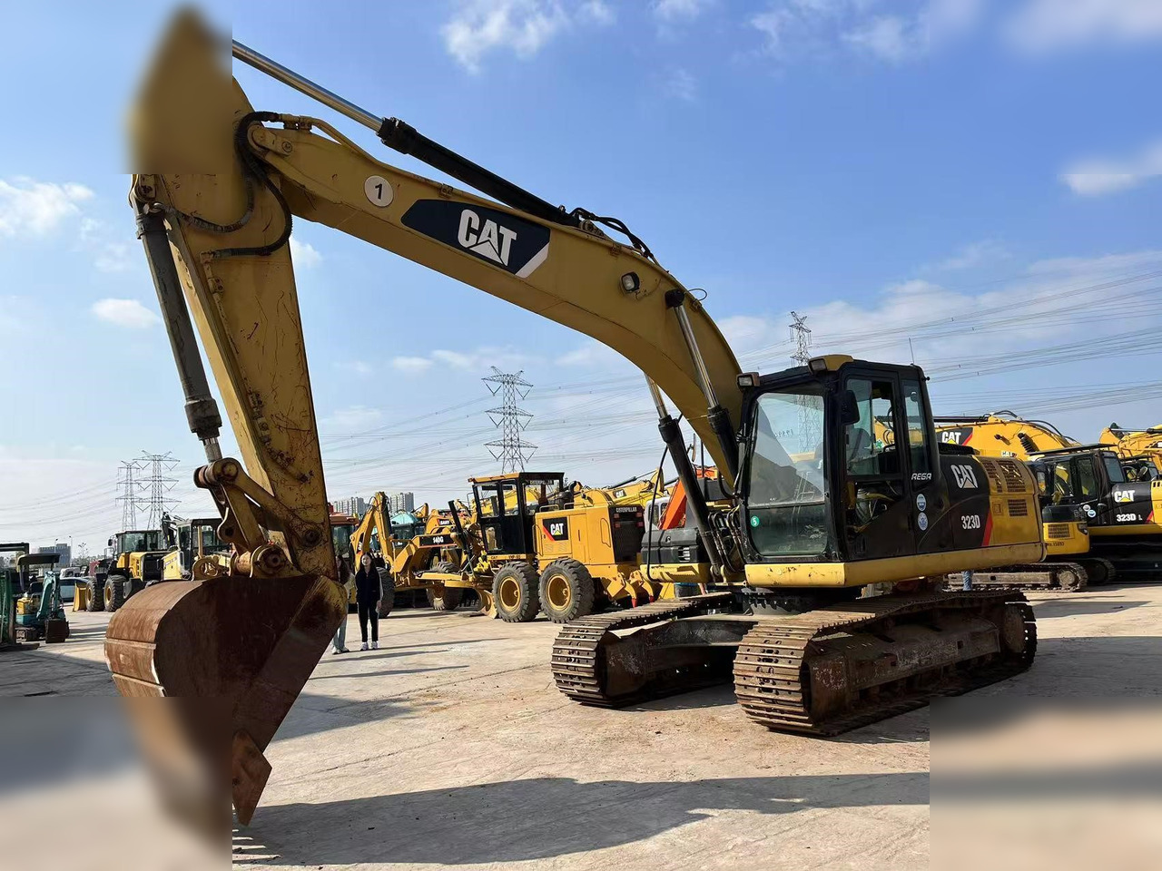 CATERPILLAR 323D - Pelle sur chenille: photos 2 CATERPILLAR 323D - Pelle sur chenille: photos 2