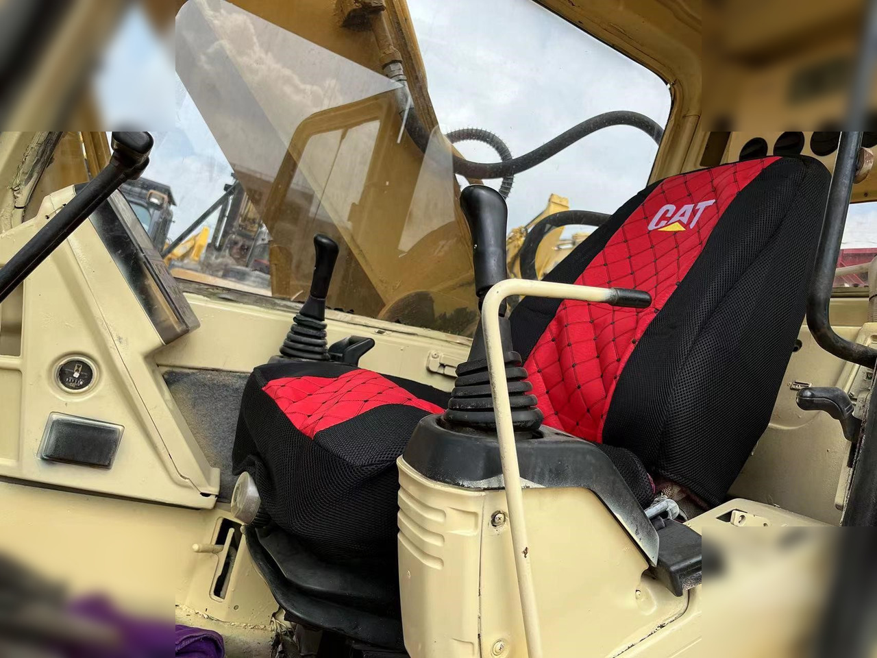 CATERPILLAR 325BL - Pelle sur chenille: photos 4 CATERPILLAR 325BL - Pelle sur chenille: photos 4