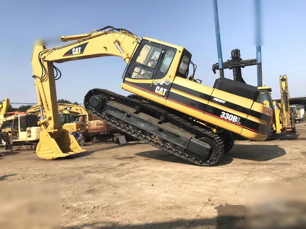 CATERPILLAR 330BL - Pelle sur chenille: photos 4 CATERPILLAR 330BL - Pelle sur chenille: photos 4