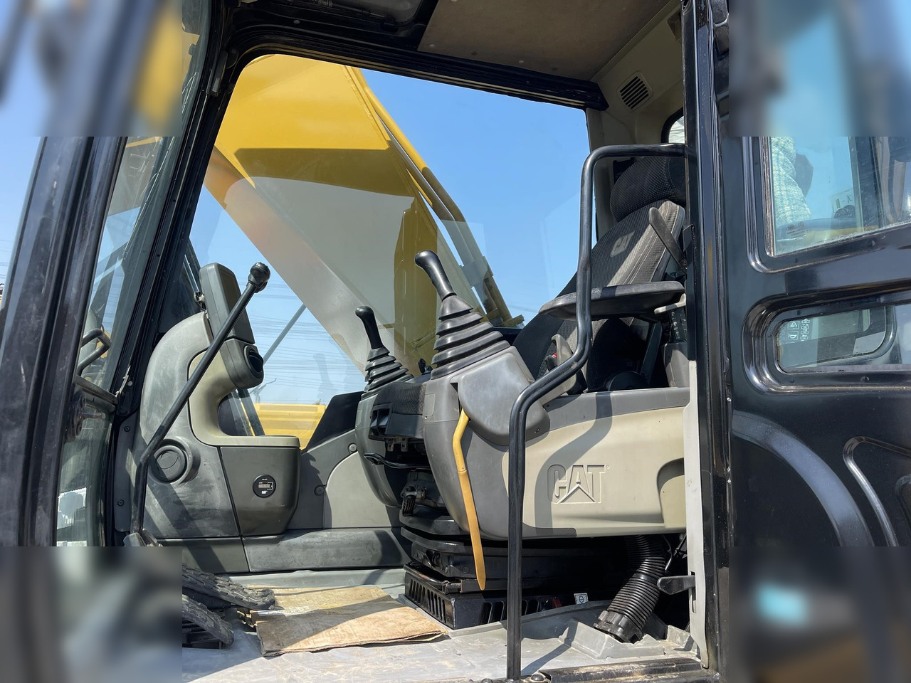 CATERPILLAR 330DL - Pelle sur chenille: photos 4 CATERPILLAR 330DL - Pelle sur chenille: photos 4
