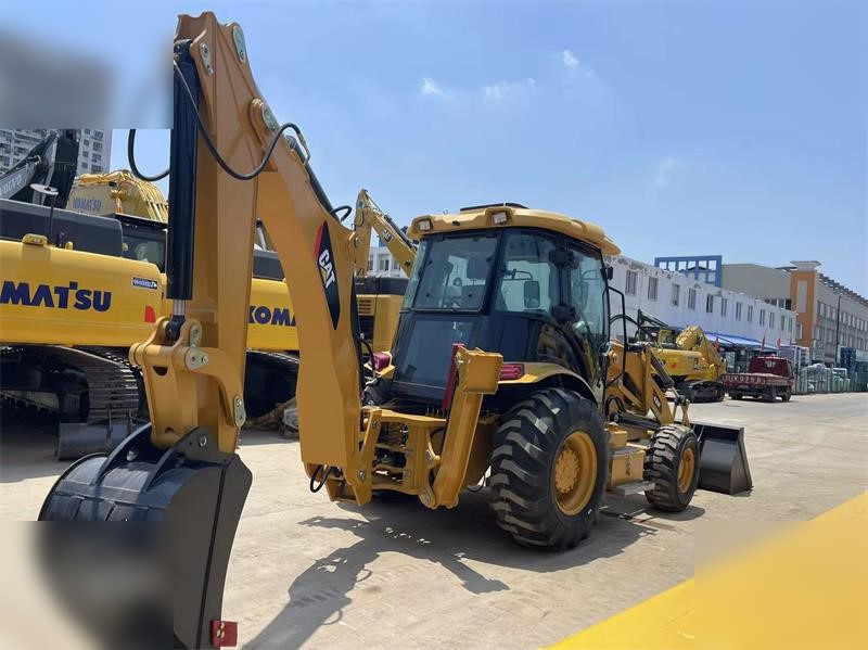 CATERPILLAR 420F - Tractopelle: photos 2 CATERPILLAR 420F - Tractopelle: photos 2