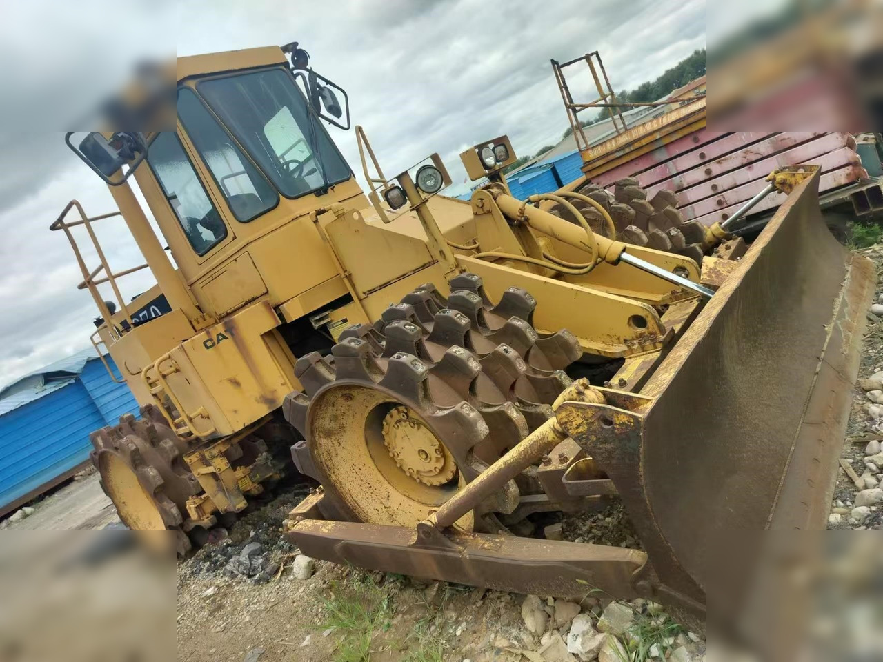 CATERPILLAR 815B - Rouleau compresseur: photos 3 CATERPILLAR 815B - Rouleau compresseur: photos 3
