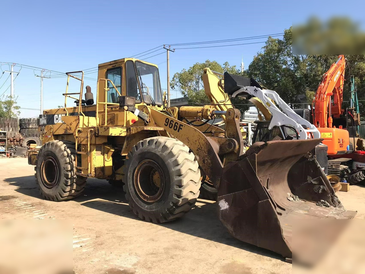 CATERPILLAR 966F I - Chargeuse sur pneus: photos 1 CATERPILLAR 966F I - Chargeuse sur pneus: photos 1
