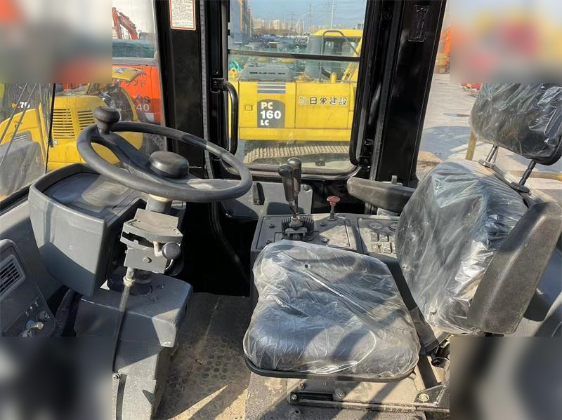 CATERPILLAR 966G - Chargeuse sur pneus: photos 5 CATERPILLAR 966G - Chargeuse sur pneus: photos 5