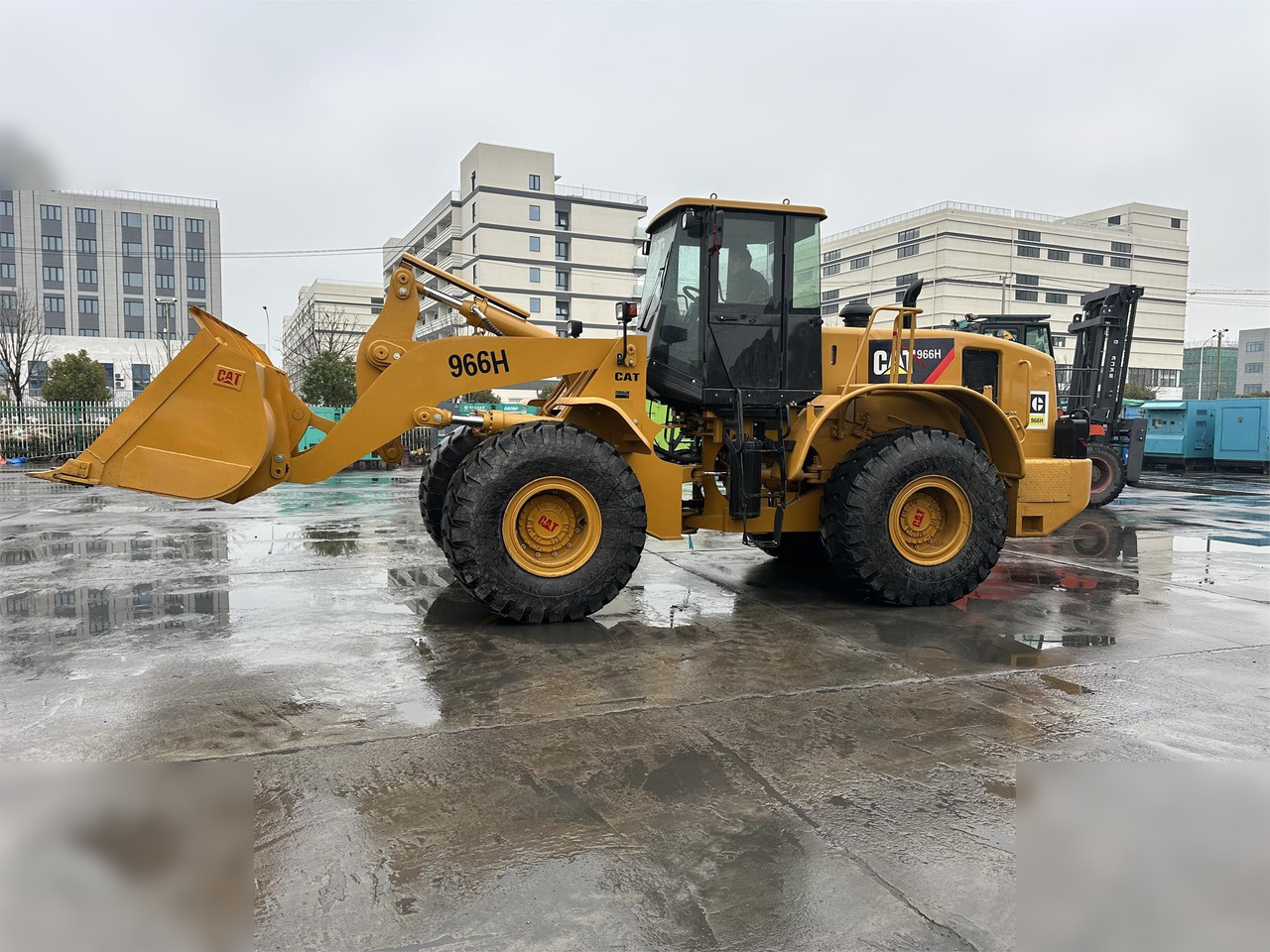 CATERPILLAR 966H - Chargeuse sur pneus: photos 1 CATERPILLAR 966H - Chargeuse sur pneus: photos 1