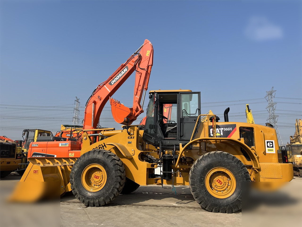 CATERPILLAR 966H - Chargeuse sur pneus: photos 1 CATERPILLAR 966H - Chargeuse sur pneus: photos 1