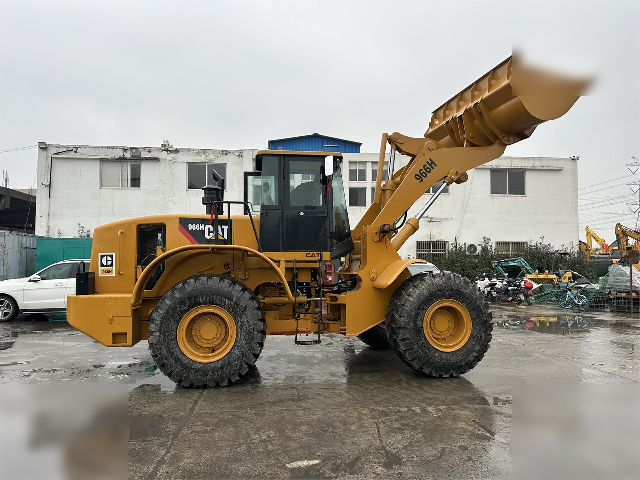 CATERPILLAR 966H - Chargeuse sur pneus: photos 1 CATERPILLAR 966H - Chargeuse sur pneus: photos 1