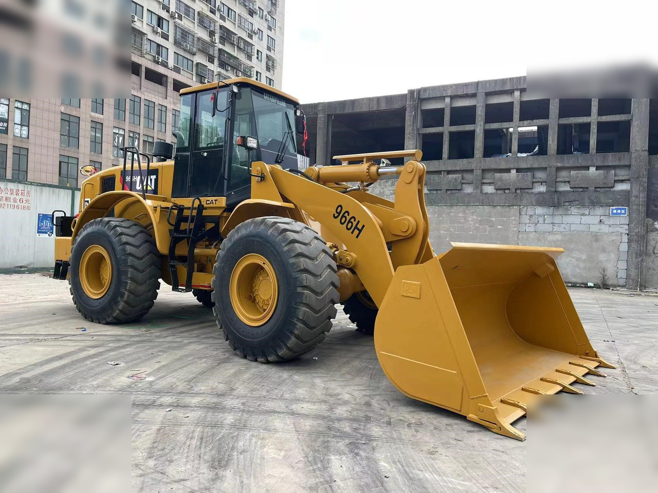 CATERPILLAR 966H - Chargeuse sur pneus: photos 3 CATERPILLAR 966H - Chargeuse sur pneus: photos 3