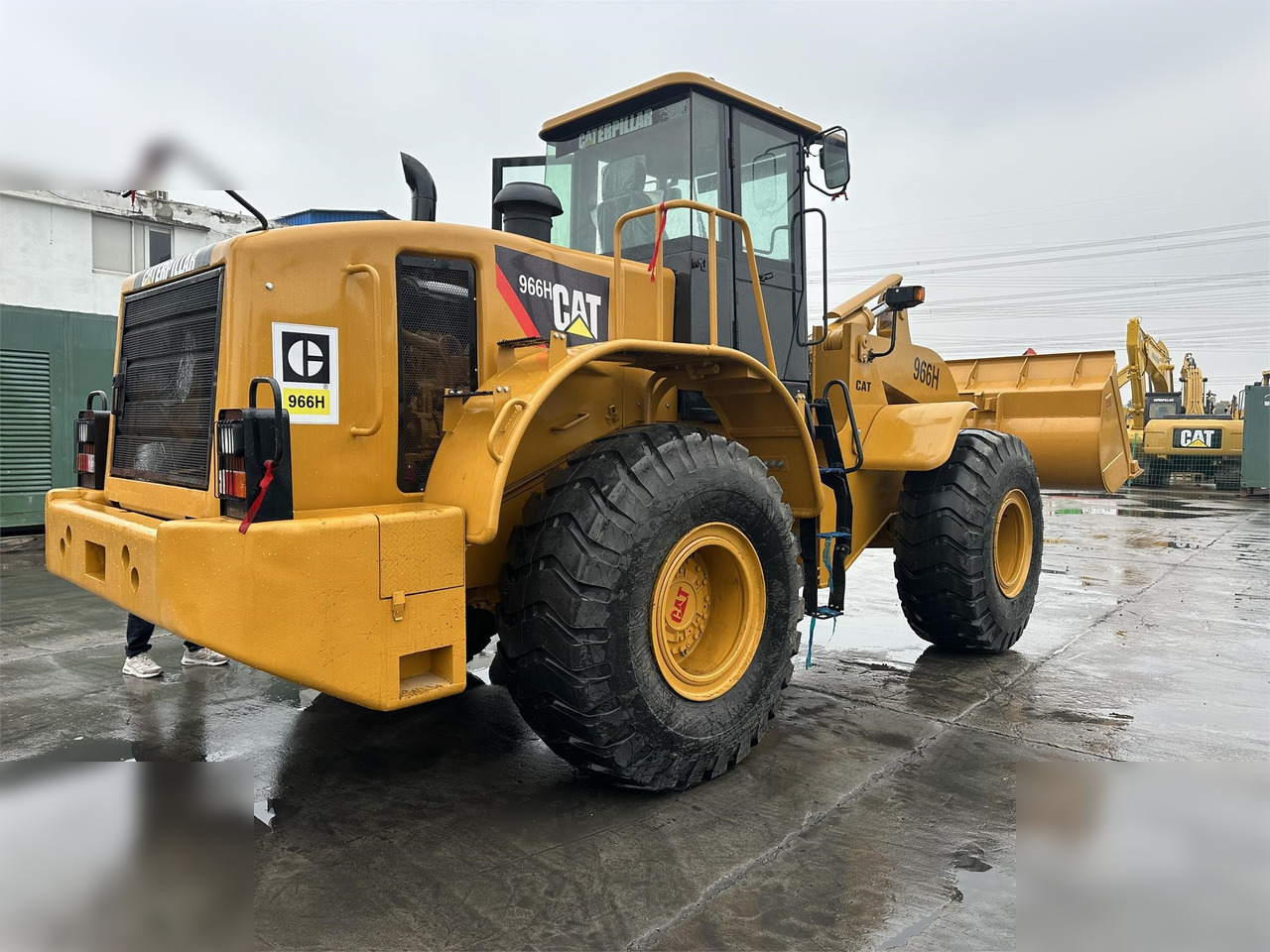 CATERPILLAR 966H - Chargeuse sur pneus: photos 4 CATERPILLAR 966H - Chargeuse sur pneus: photos 4