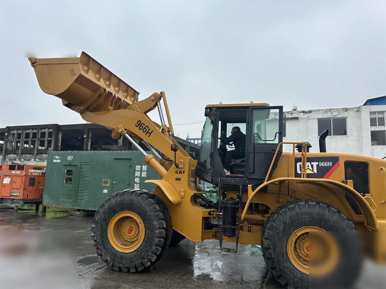 CATERPILLAR 966H - Chargeuse sur pneus: photos 2 CATERPILLAR 966H - Chargeuse sur pneus: photos 2
