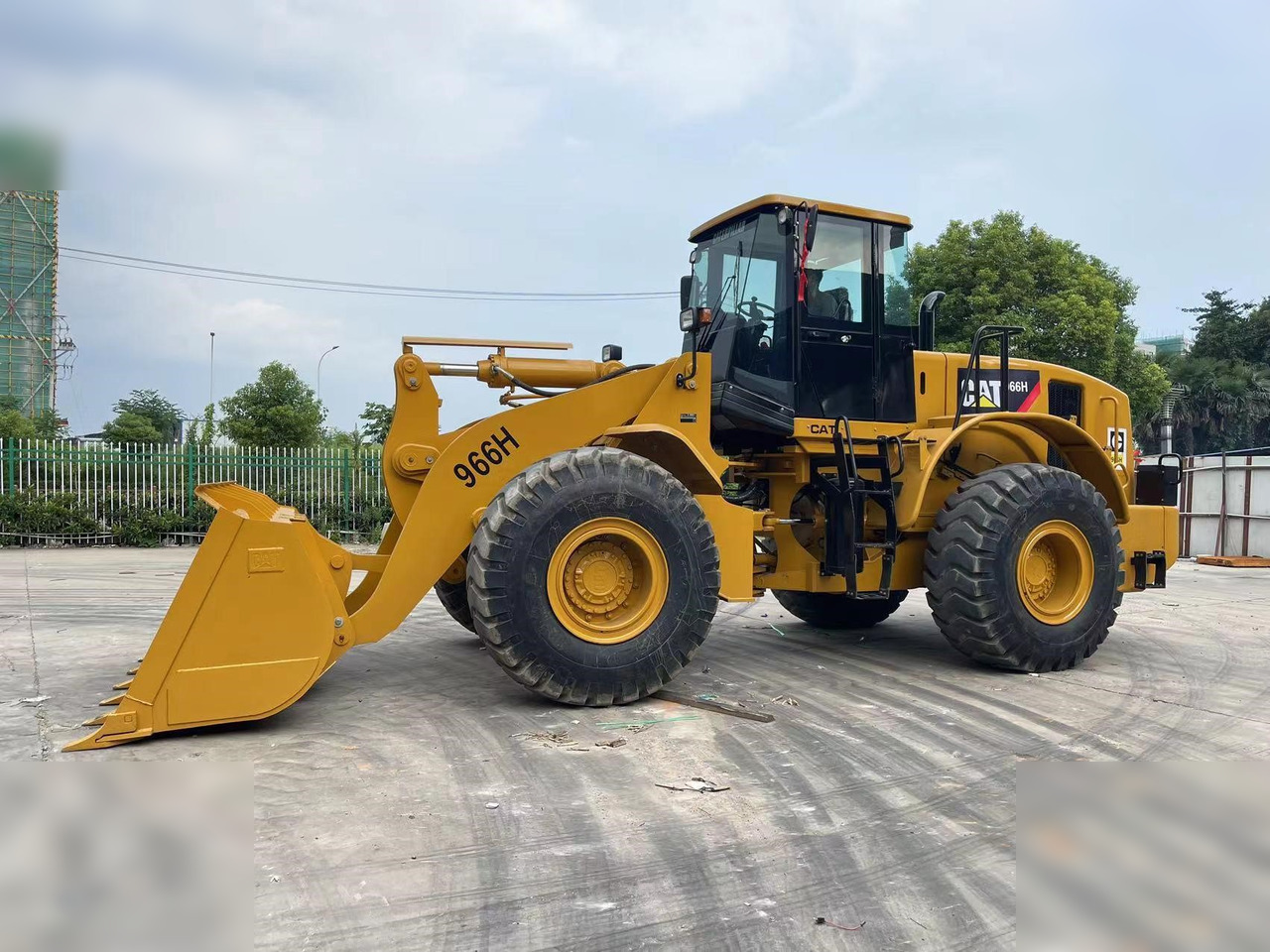 CATERPILLAR 966H - Chargeuse sur pneus: photos 1 CATERPILLAR 966H - Chargeuse sur pneus: photos 1