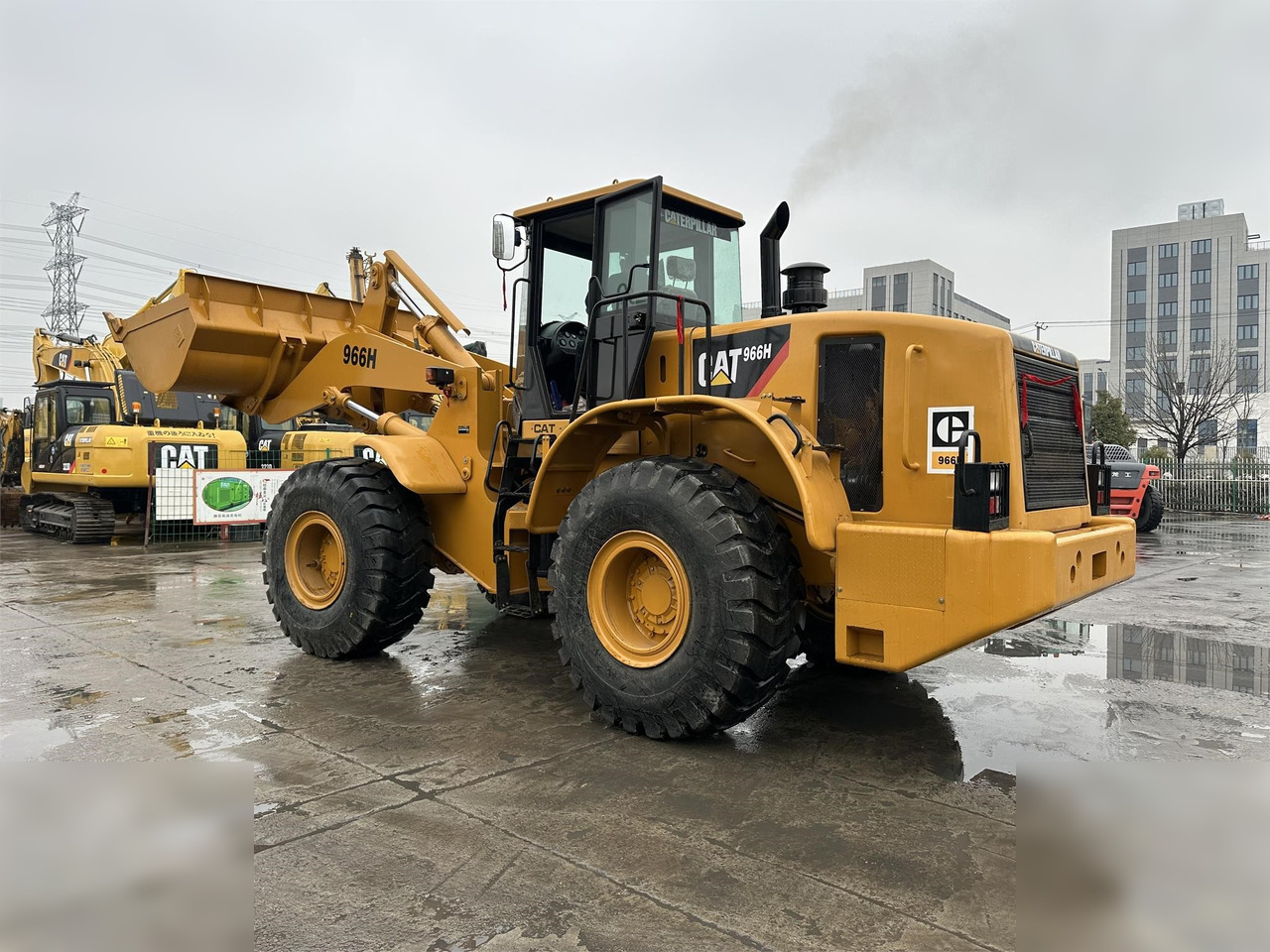 CATERPILLAR 966H - Chargeuse sur pneus: photos 3 CATERPILLAR 966H - Chargeuse sur pneus: photos 3
