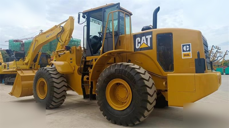 CATERPILLAR 966L - Chargeuse sur pneus: photos 3 CATERPILLAR 966L - Chargeuse sur pneus: photos 3