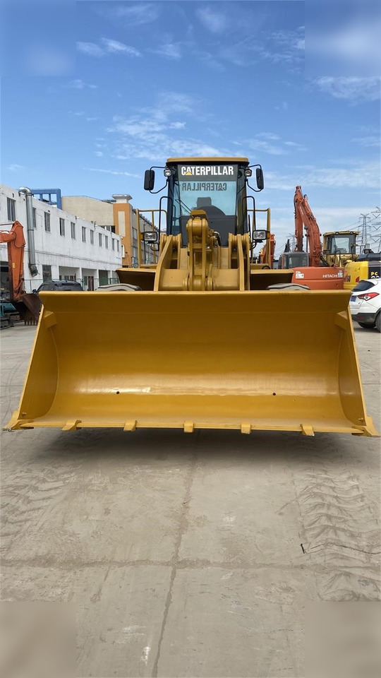CATERPILLAR 966L - Chargeuse sur pneus: photos 4 CATERPILLAR 966L - Chargeuse sur pneus: photos 4