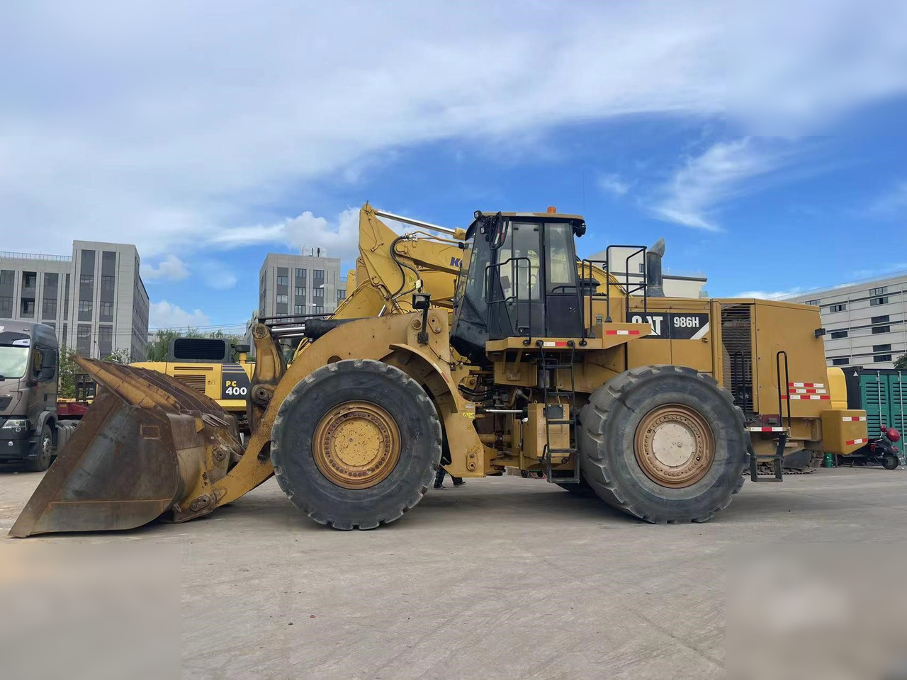 CATERPILLAR 986H - Chargeuse sur pneus: photos 1 CATERPILLAR 986H - Chargeuse sur pneus: photos 1