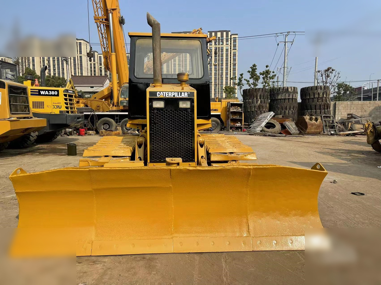 CATERPILLAR D4C - Bulldozer: photos 2 CATERPILLAR D4C - Bulldozer: photos 2