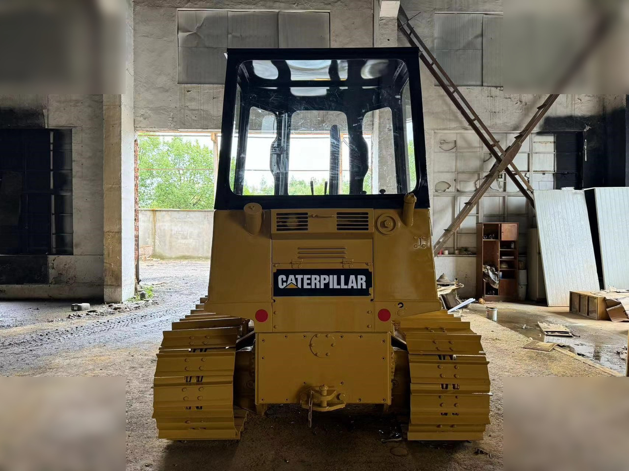 CATERPILLAR D4C - Bulldozer: photos 3 CATERPILLAR D4C - Bulldozer: photos 3
