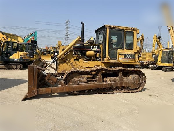 CATERPILLAR D6G - Bulldozer: photos 3 CATERPILLAR D6G - Bulldozer: photos 3