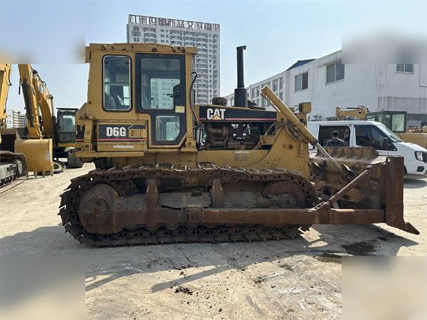 CATERPILLAR D6G - Bulldozer: photos 1 CATERPILLAR D6G - Bulldozer: photos 1