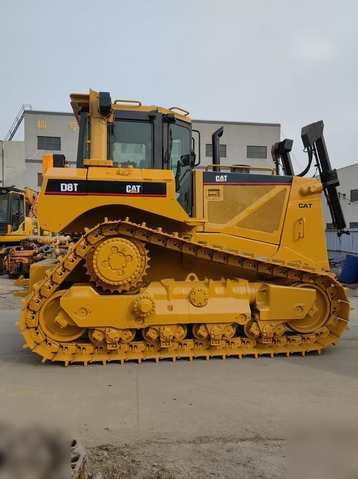 CATERPILLAR D8T - Bulldozer: photos 1 CATERPILLAR D8T - Bulldozer: photos 1