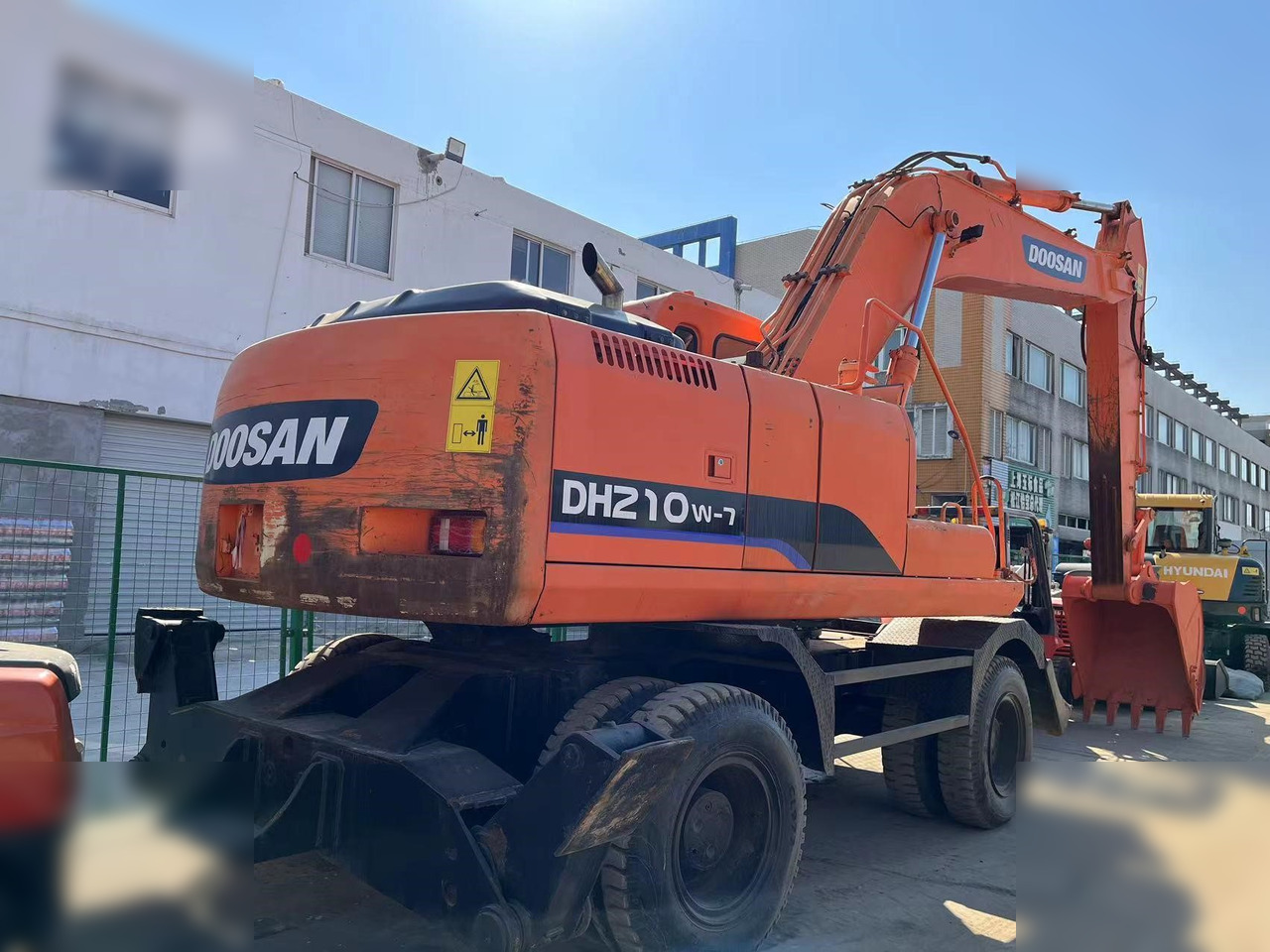 DOOSAN DH210W-7 - Pelle sur pneus: photos 2 DOOSAN DH210W-7 - Pelle sur pneus: photos 2