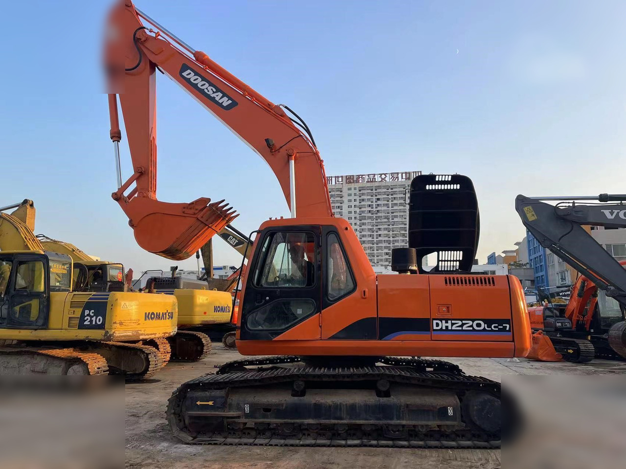 DOOSAN DH220 LC-7 - Pelle sur chenille: photos 1 DOOSAN DH220 LC-7 - Pelle sur chenille: photos 1
