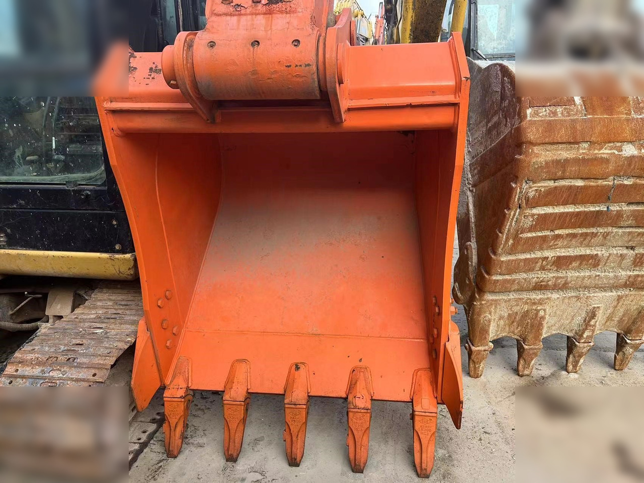 DOOSAN DH220 LC-7 - Pelle sur chenille: photos 3 DOOSAN DH220 LC-7 - Pelle sur chenille: photos 3