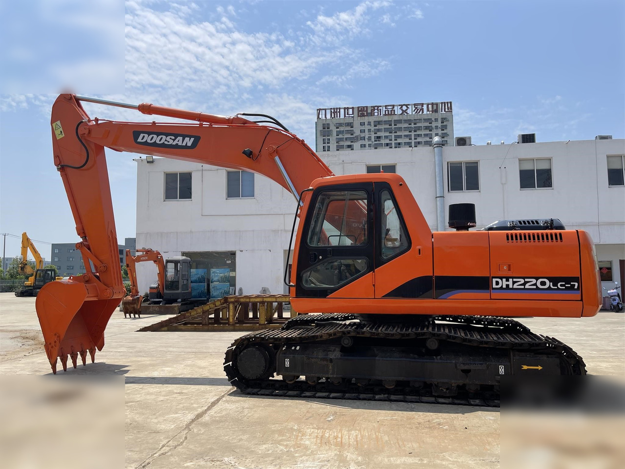 DOOSAN DH220 LC-7 - Pelle sur chenille: photos 1 DOOSAN DH220 LC-7 - Pelle sur chenille: photos 1