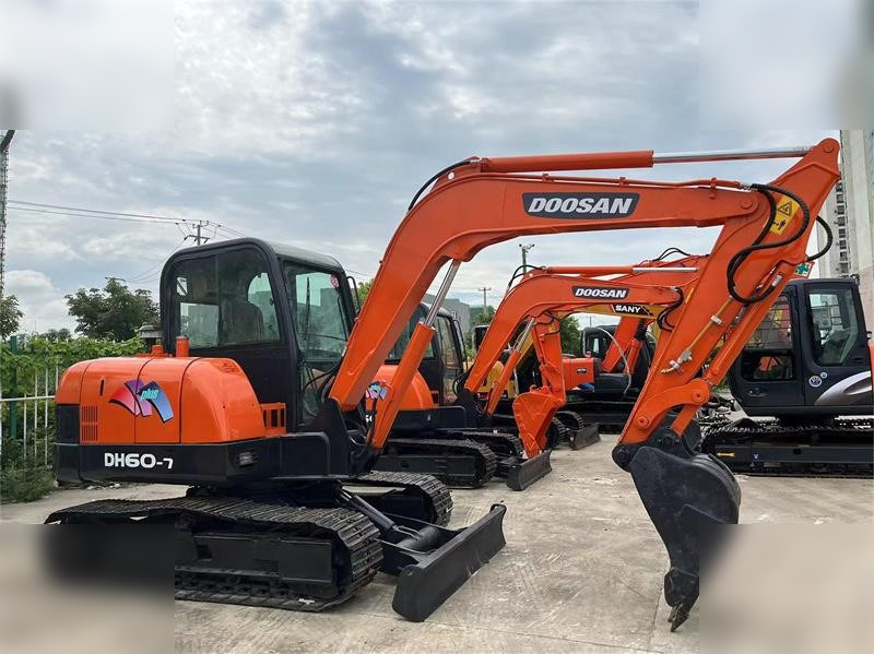 DOOSAN DH60-7 - Pelle sur chenille: photos 2 DOOSAN DH60-7 - Pelle sur chenille: photos 2