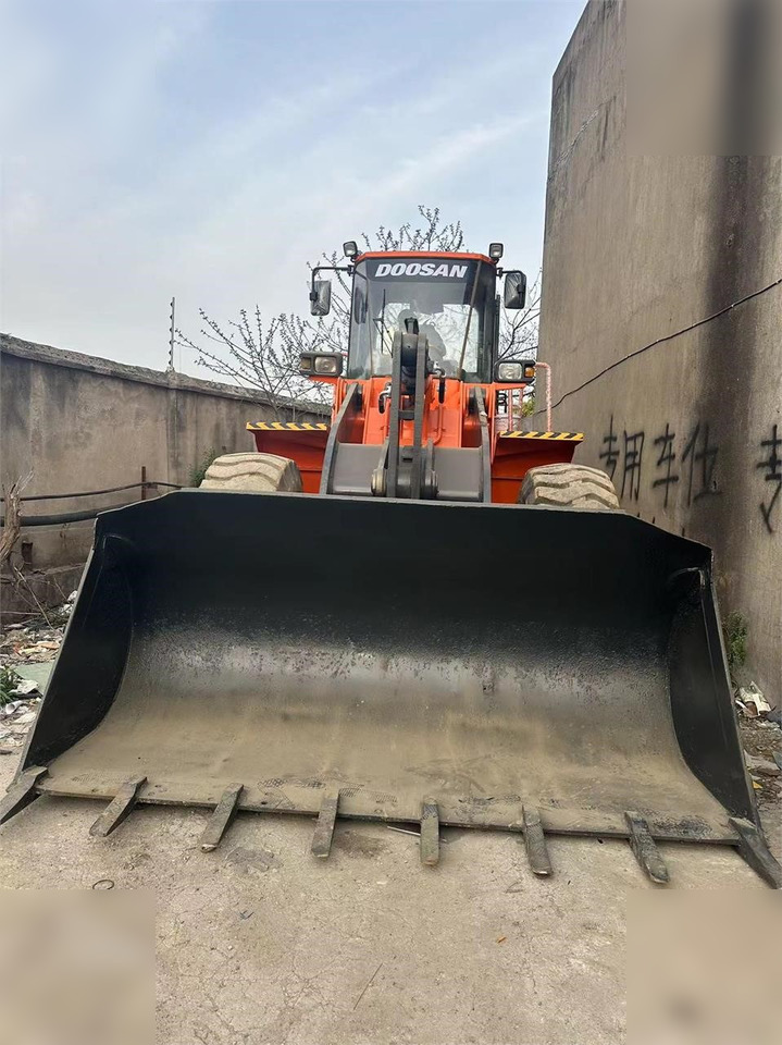 DOOSAN DL503 - Chargeuse sur pneus: photos 3 DOOSAN DL503 - Chargeuse sur pneus: photos 3