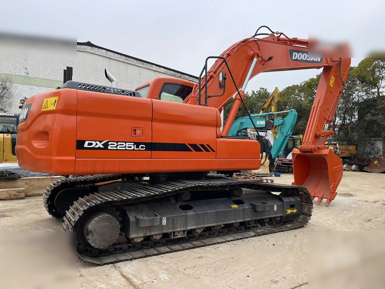 DOOSAN DX225 LC - Pelle sur chenille: photos 1 DOOSAN DX225 LC - Pelle sur chenille: photos 1