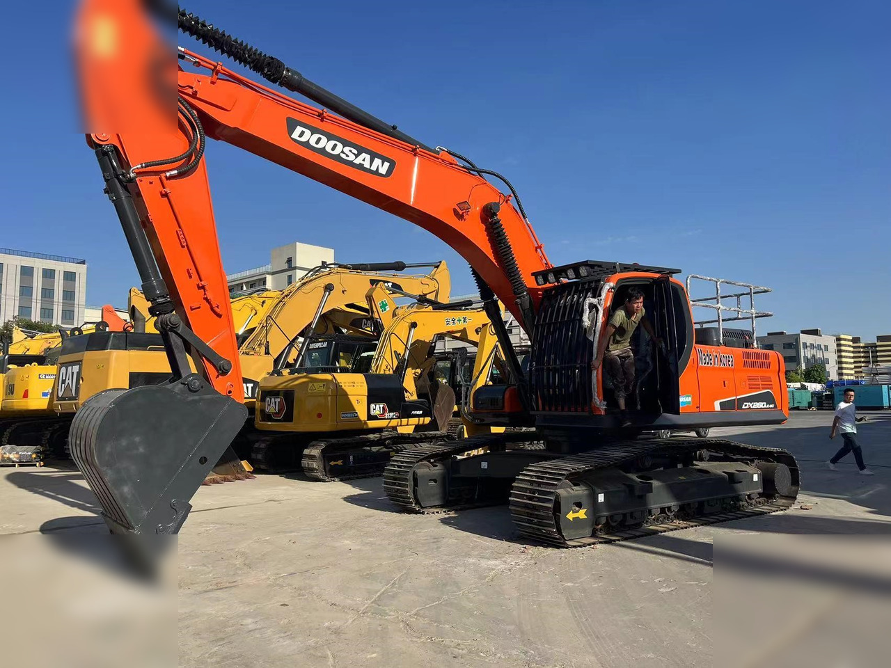 DOOSAN DX260 LC - Pelle sur chenille: photos 1 DOOSAN DX260 LC - Pelle sur chenille: photos 1