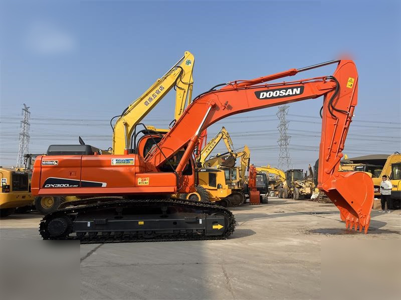 DOOSAN DX300 LC-9C - Pelle sur chenille: photos 2 DOOSAN DX300 LC-9C - Pelle sur chenille: photos 2