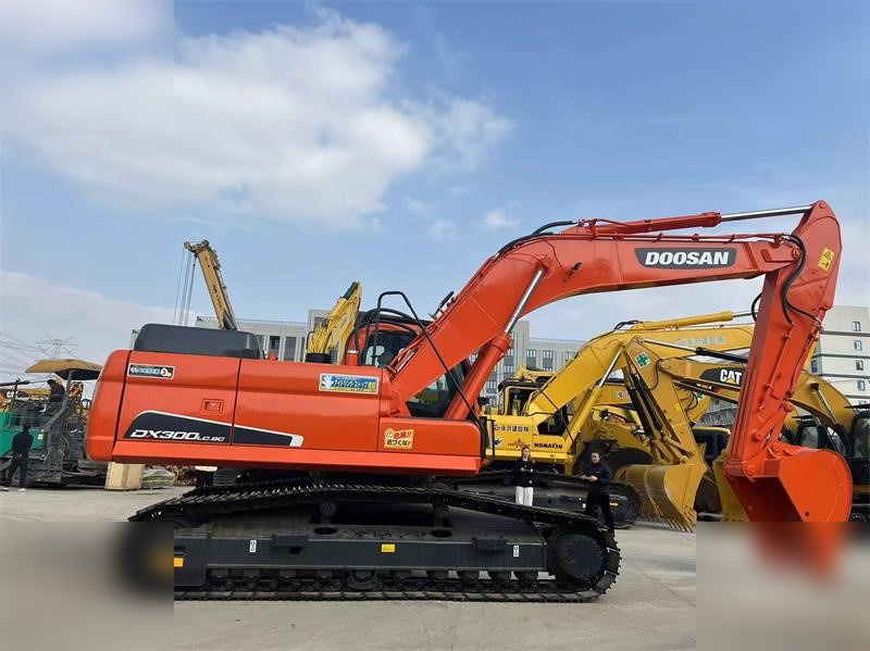 DOOSAN DX300 LC-9C - Pelle sur chenille: photos 3 DOOSAN DX300 LC-9C - Pelle sur chenille: photos 3
