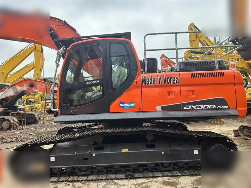 DOOSAN DX300 LC-9C - Pelle sur chenille: photos 2 DOOSAN DX300 LC-9C - Pelle sur chenille: photos 2