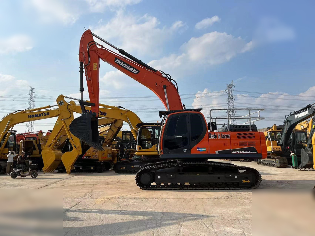 DOOSAN DX300 LCA - Pelle sur chenille: photos 1 DOOSAN DX300 LCA - Pelle sur chenille: photos 1