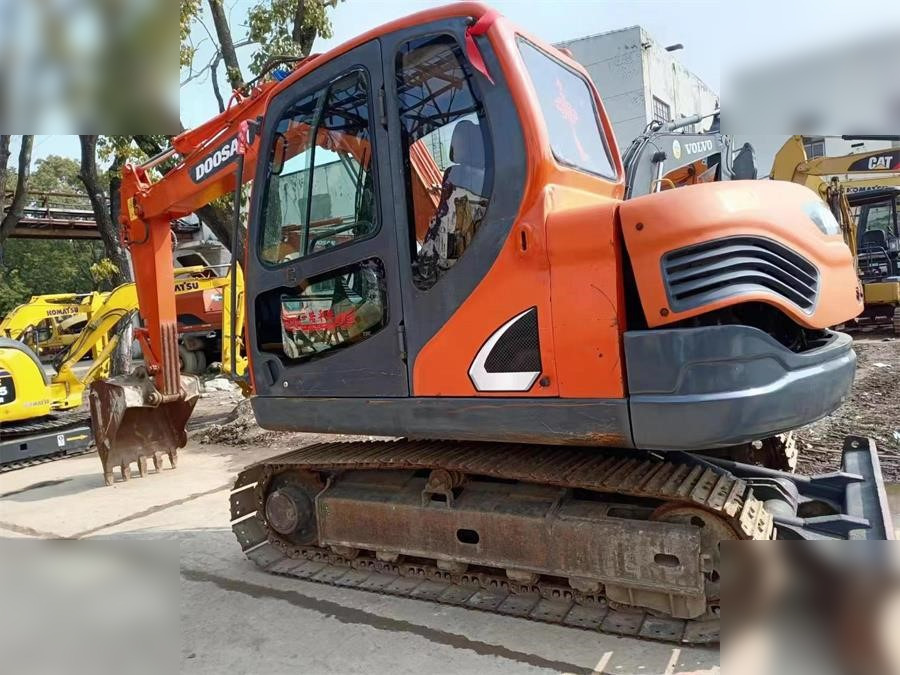 DOOSAN DX75-9C - Pelle sur chenille: photos 3 DOOSAN DX75-9C - Pelle sur chenille: photos 3